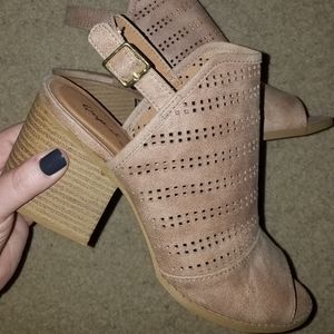 QUPID tan heeled booties size 8.5
